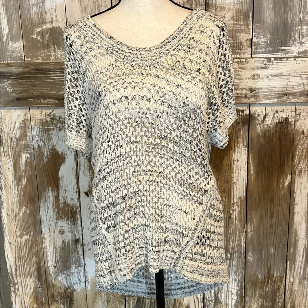 Small SVEE short sleeve crochet sweater